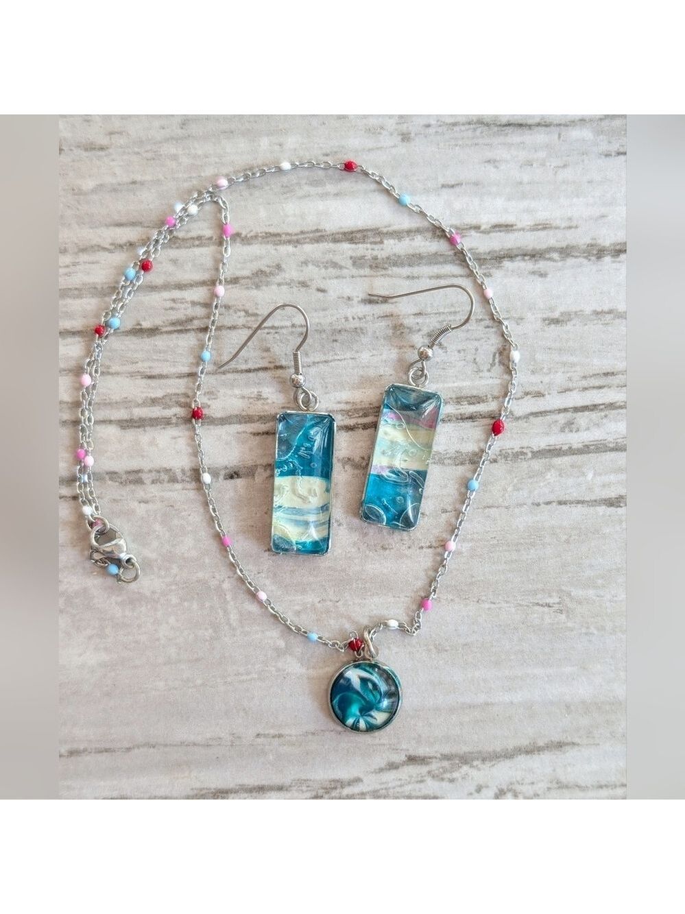 Dainty silver and green fluid art pendant necklace With Matching Earrings